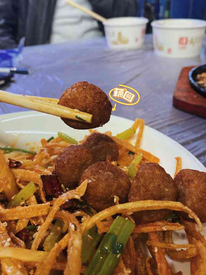 桂萍特色牛筋牛杂(长堤街总店)-"不是熟人带路都找不到的一家店居民区