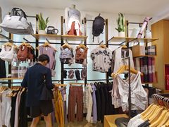 -lululemon(上海浦东IFC店)