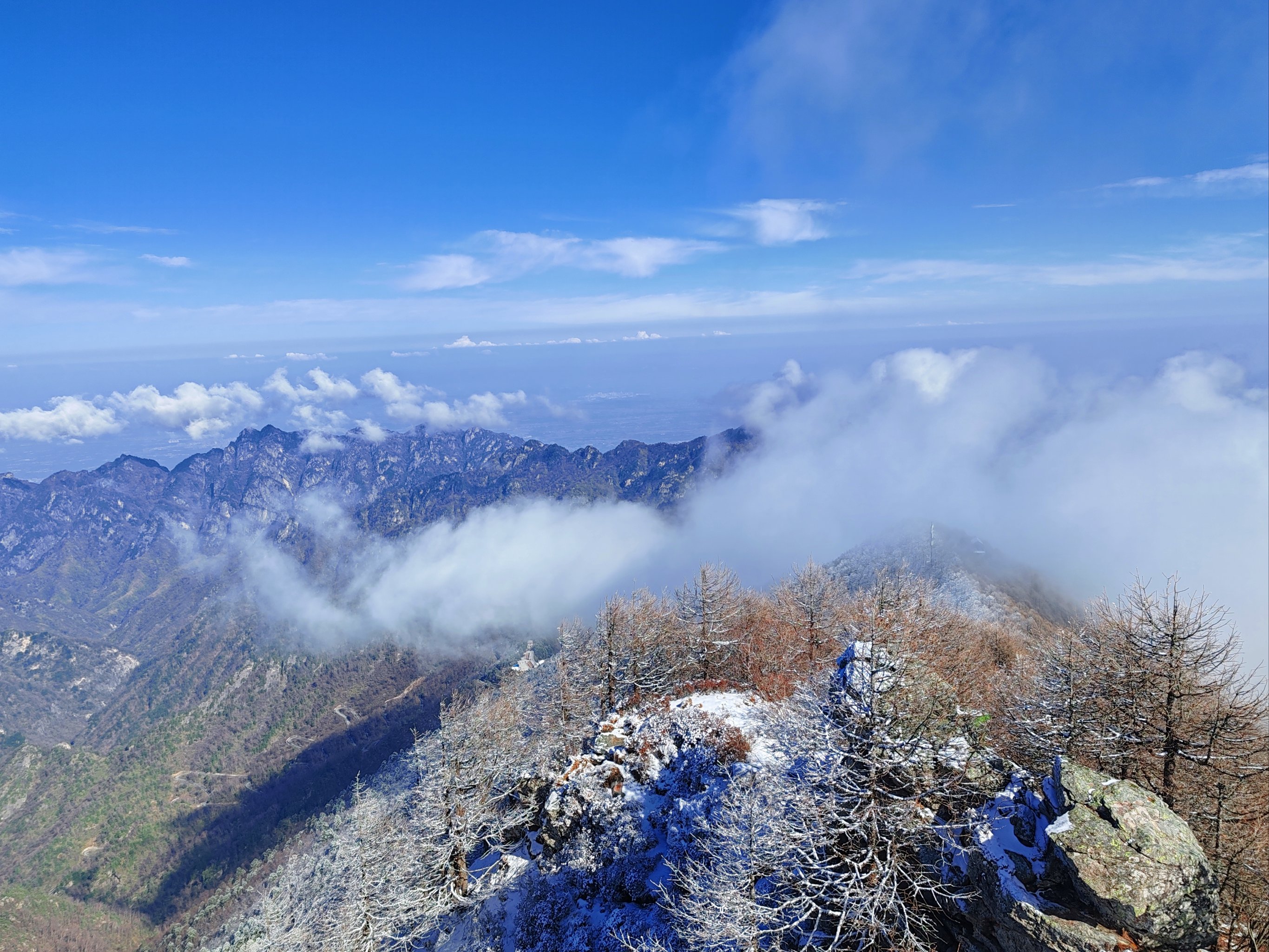 秦岭太行山中间的山图片