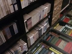 -钟书阁(松江泰晤士小镇店)