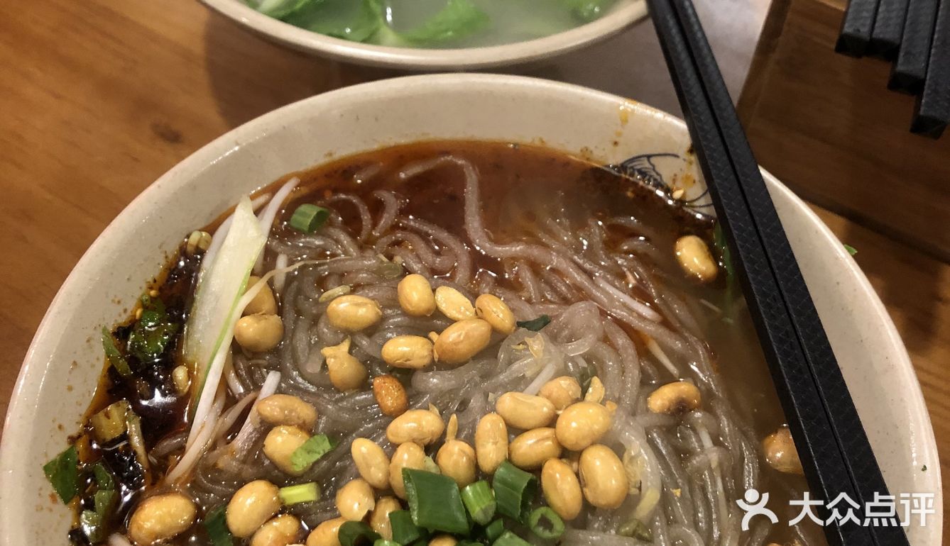 分量没有很多，但是搭配了个青菜，分量正正好