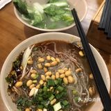 分量没有很多，但是搭配了个青菜，分量正正好