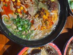 -爆炸头阿姨小四川正宗川味小吃(无任何分店)