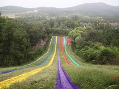 -雪山彩虹谷景区