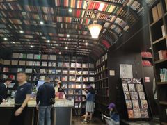 -钟书阁(松江泰晤士小镇店)