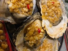 蒜蓉烤韩国生蚝-辉记炭烧海鲜大排档·老字号(福田店)