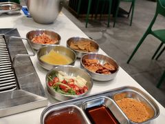 -山野的朋友露营炭火烤肉