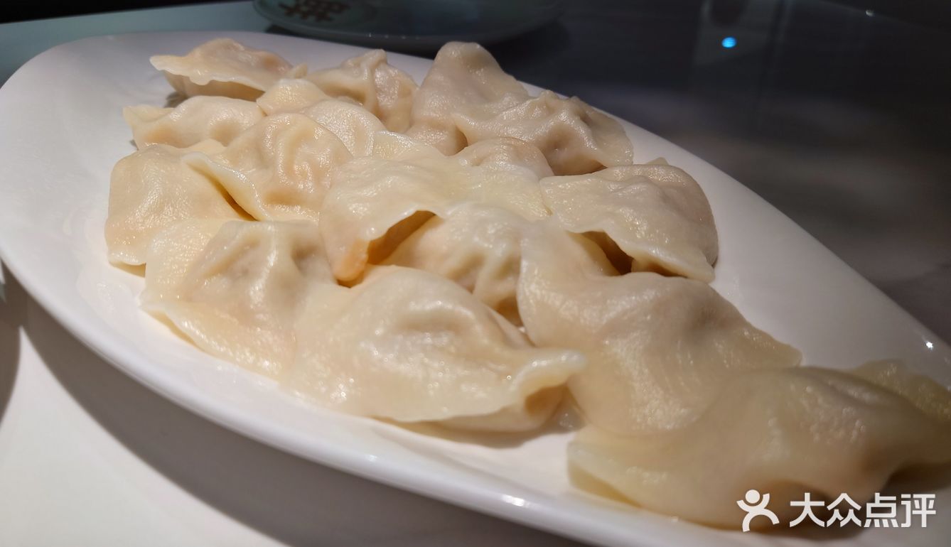 「麻辣一锅鲜」食材非常新鲜，墨鱼仔QQ弹弹，虾很嫩