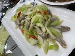 西芹炒鸭舌-广迎居老正兴菜馆