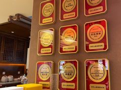 -阿瓦山寨·湘菜现炒·剁椒鱼头王(咸阳总店)