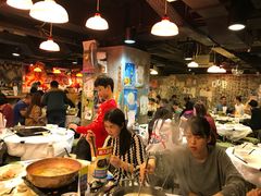 大堂-鲜入围煮花胶鸡海鲜火锅