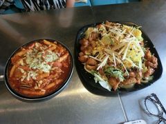 海鲜芝士炒年糕。超量鸡肉沙拉-MI WU FACTORY米屋美食工厂餐厅(绿地店)