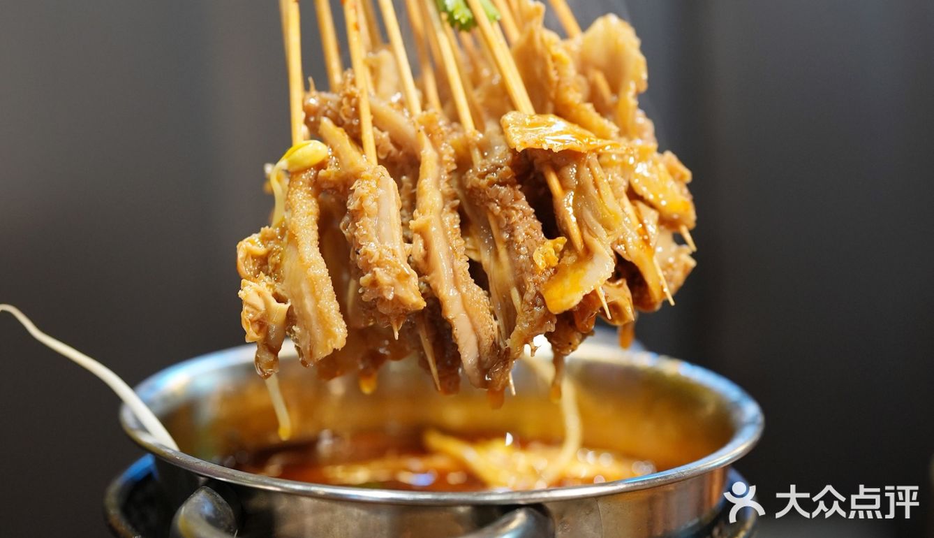 这家东北烧烤店真的太正宗,人气好高