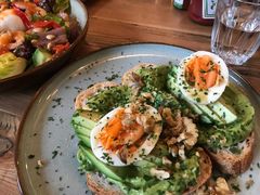 牛油果煮蛋吐司-RAC BAR(安福路店)