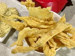 炸腐竹-墨脱石锅椰子鸡•香草鸭•东山羊(大东海店)