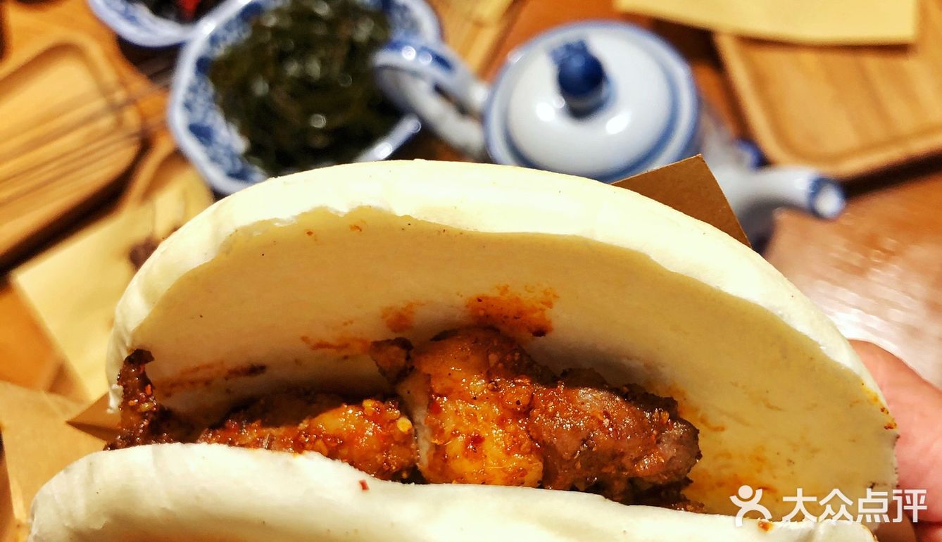 来网红店挑战超级牛大碗，干饭人干出一碗公益面