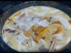 -南渝食府.墨脱石锅松茸鸡