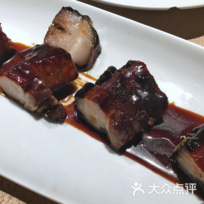 炳胜品味脆皮叉烧拼秘制黑叉烧图片-北京粤菜馆-大众点评网