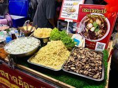 -席娜卡琳火车铁道夜市