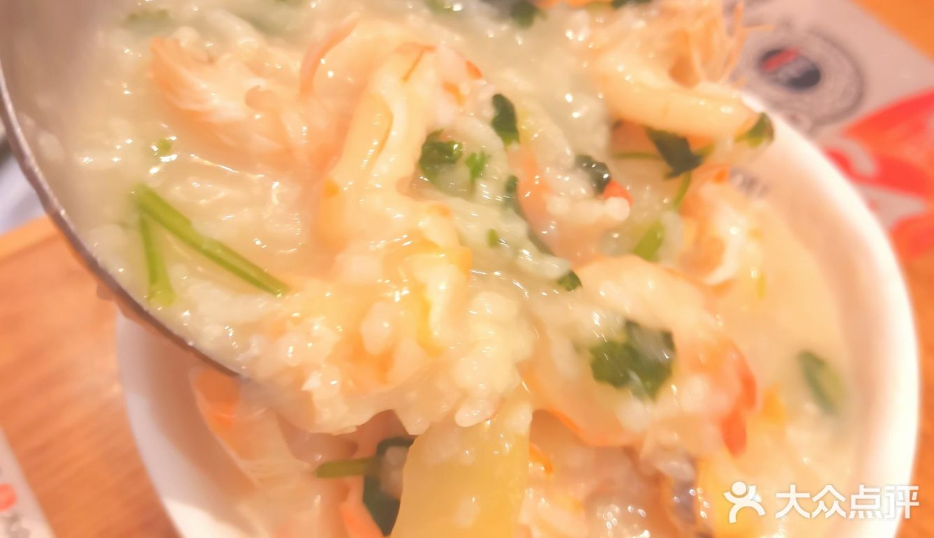 在深圳喝到了料足鲜香的潮汕砂锅粥