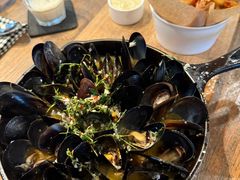 -ROAST coffee & eatery