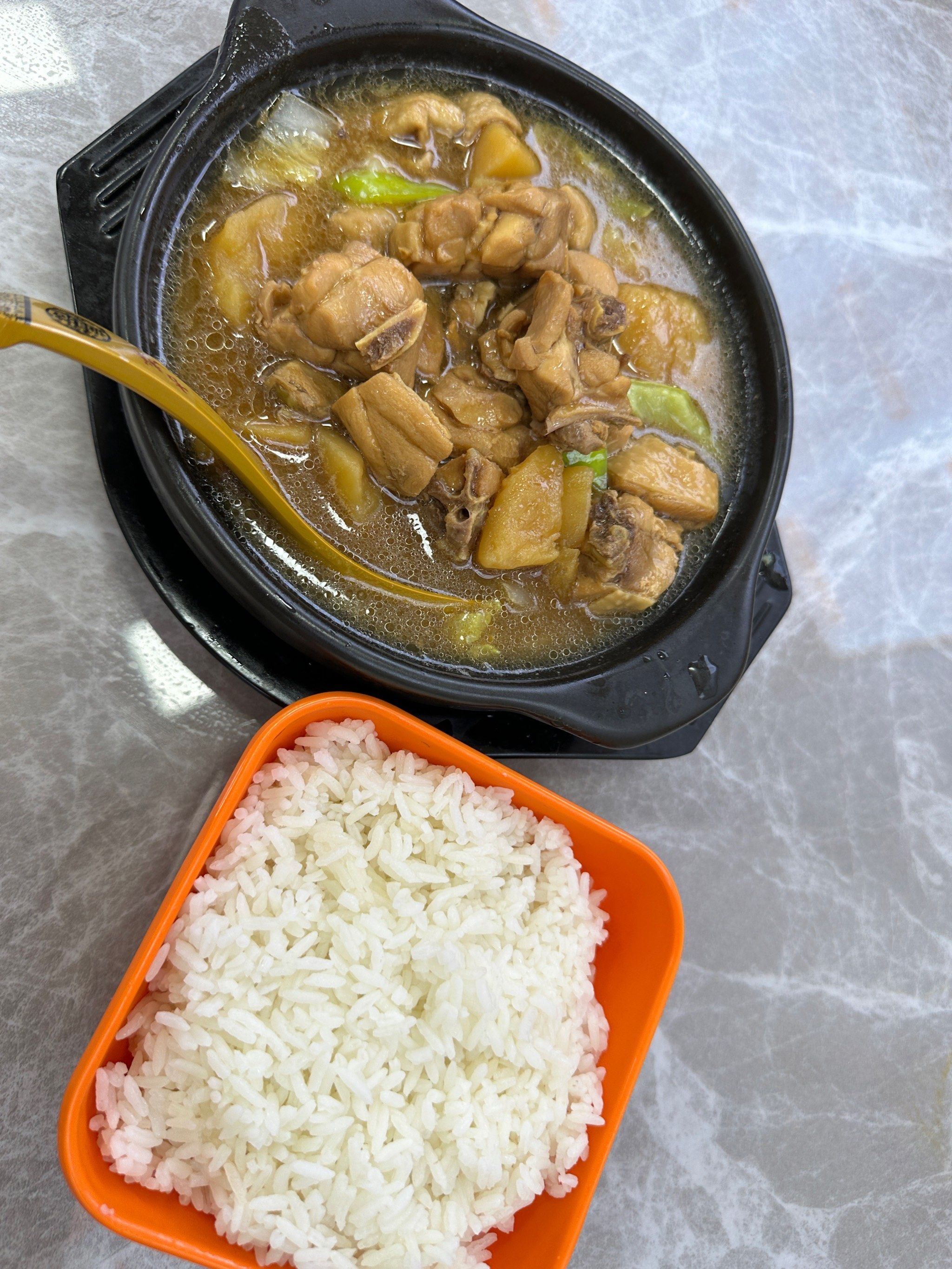 黄焖鸡米饭