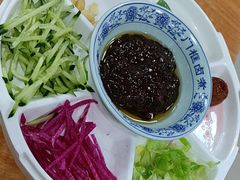 老北京炸酱面-门框胡同百年卤煮(鸟巢店)