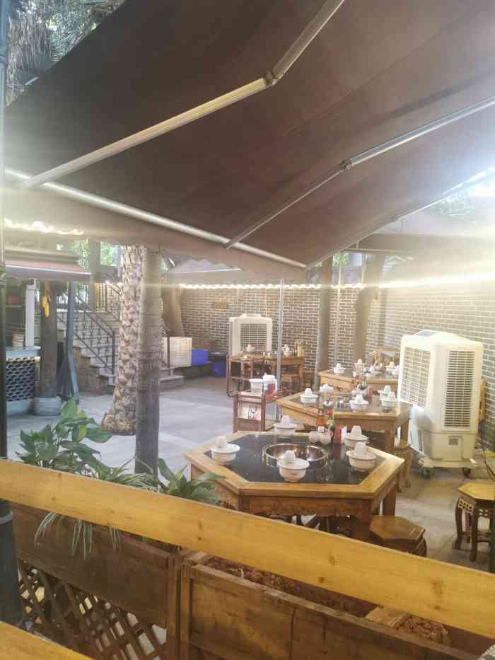 捞锅坝子老火锅(人和店)-"坝子,真的是大部分都在坝子的火锅.菜品.