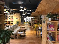 -新华里咖啡书吧(新华书店小寨店)