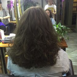 -诗悦发型烫染SALON