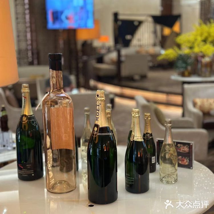 大堂酒廊第一次吃午餐工作的记录