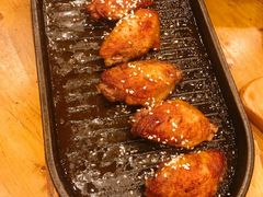 料理烤焦香翅中-老东镇啤酒屋海鲜加工·蒸汽海鲜·海鲜烧烤(台东店)