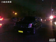 门口停的加长凯雷德！！！-同庆楼(花园店)