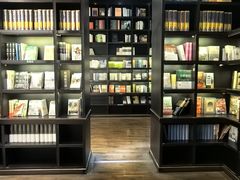 -钟书阁(松江泰晤士小镇店)