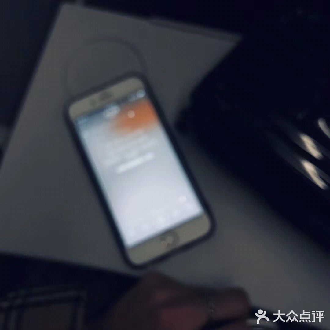 川建国转身走人之后同志看了看四周并没有人