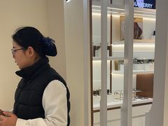 -J-Optical佳视明眼镜·蔡司视觉(青岛金茂览秀城店)