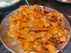 -何妹湿辣牛肉·粤式烧烤砂煲(桂雅路店)