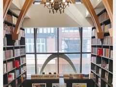 -钟书阁(松江泰晤士小镇店)