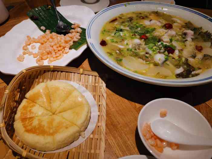 新梅华餐厅(吾悦广场店)-"去吃过几次,环境还可以,我觉得烤鸭和椒盐.