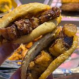 华店附近这家铜锅涮肉里面的烧烤也好好吃啊！ 