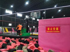 -嘿哟动霸CHUA·新潮玩运动娱乐中心·蹦床滑冰团建乐园