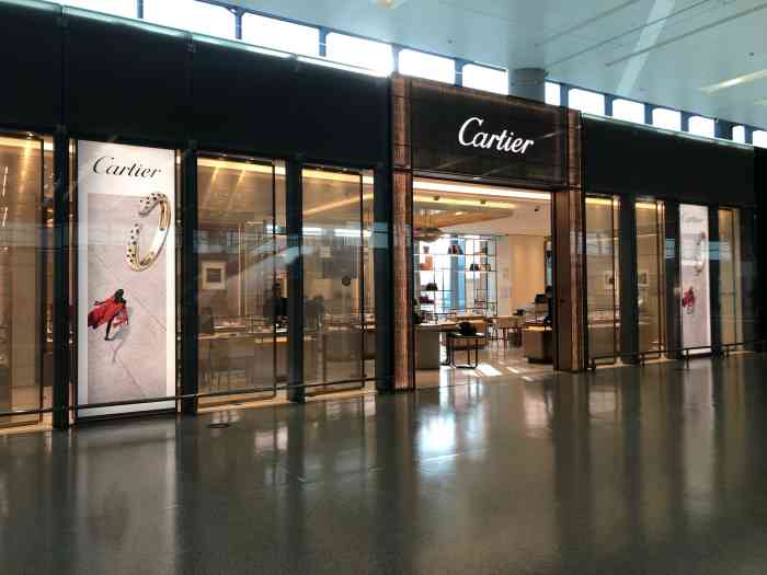 卡地亚(虹桥机场精品店)-"卡地亚在上海虹桥机场航站楼里的一家珠宝手