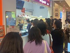 等位区-白玉兰食品甜凤店(合生汇店)