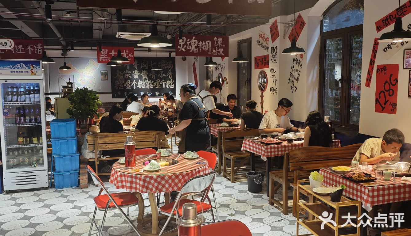  探店小牛滚滚