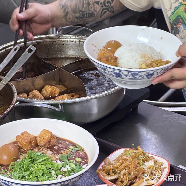 这大齐炖的牛肉烫饭 也太好吃了