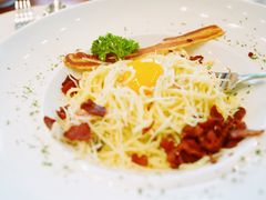 -Chom Cafe and Restaurant