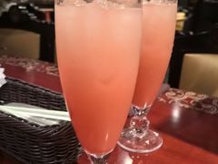 蜜桃草莓气泡水-大冒险家餐厅