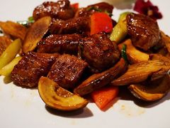 牛肝菌炒极品牛肉粒-皇朝会.经典传统粤菜(外滩店)