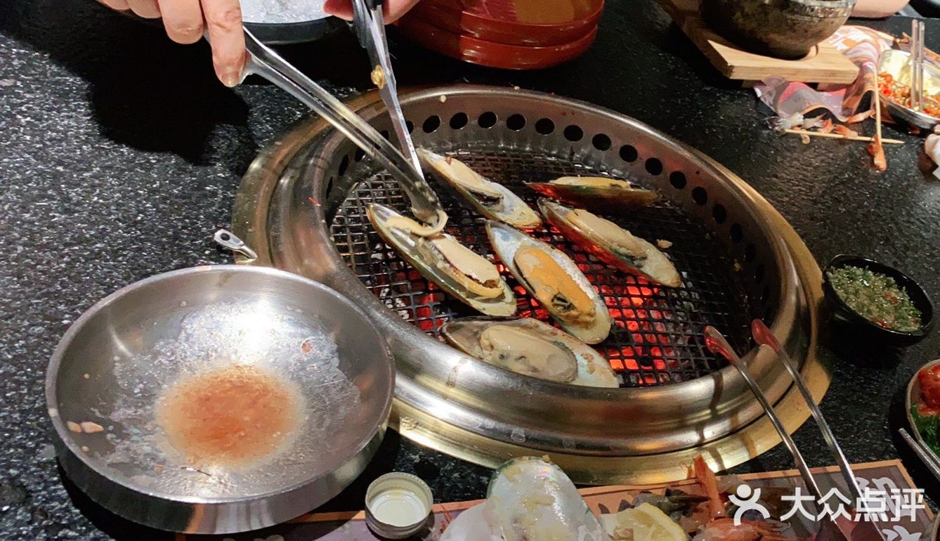 我们是六个人 选择啦一个六人卡座 坐着也很舒服