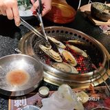 我们是六个人 选择啦一个六人卡座 坐着也很舒服